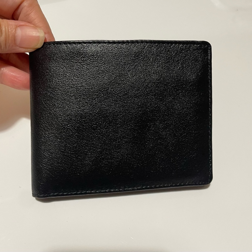 BNWOT Genuine Leather Bifold Men's Wallet